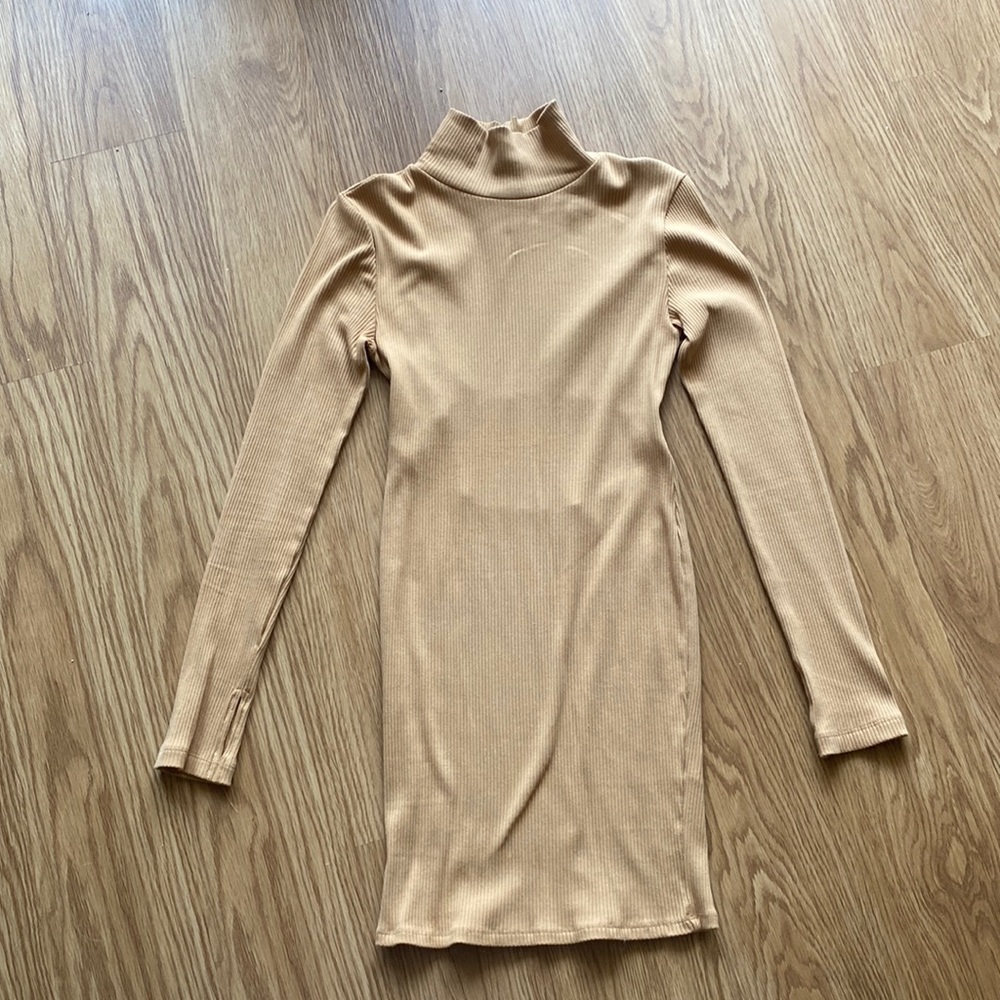 Ribbed turtleneck dress with sleeves and back cut-out, thumb detail